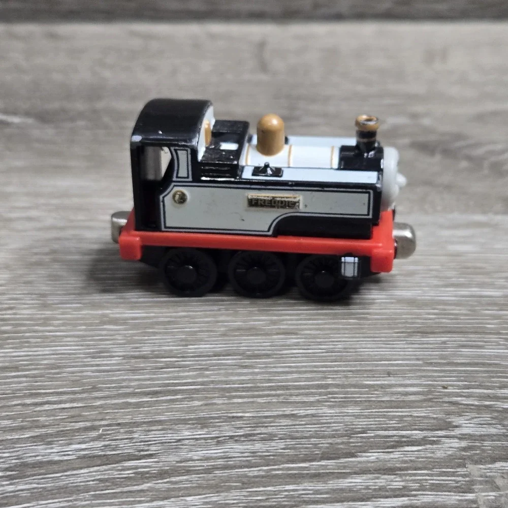 Fearless Freddie 2006 Thomas the Train & Friends Take Along Die Cast Take & Play